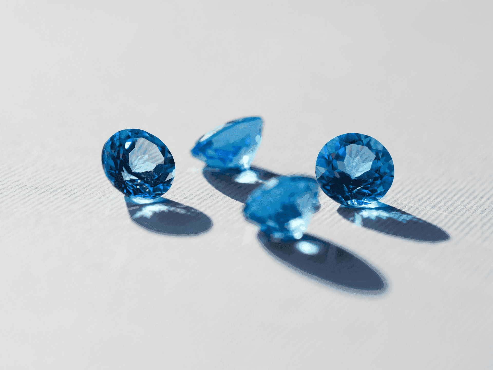 De betekenis en voordelen van een blauwe saffier, te zien in het artikel op AskNebula Photo - De betekenis en voordelen van een blauwe saffier, te zien in het artikel op AskNebula