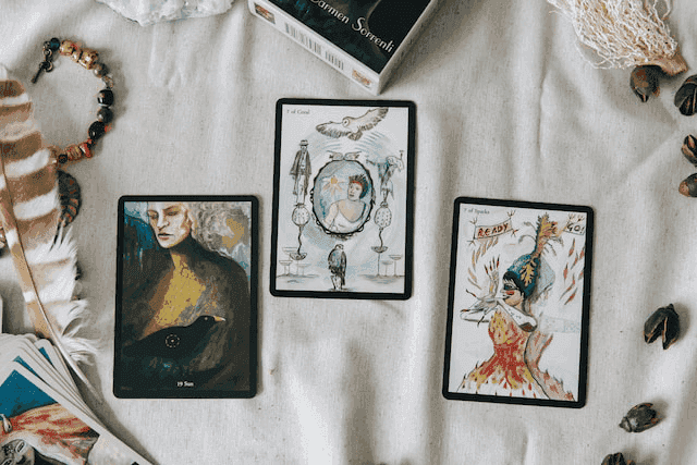 Fouten die je moet vermijden bij het gebruik van tarotkaarten, te zien in het artikel op AskNebula Photo - Fouten die je moet vermijden bij het gebruik van tarotkaarten, te zien in het artikel op AskNebula