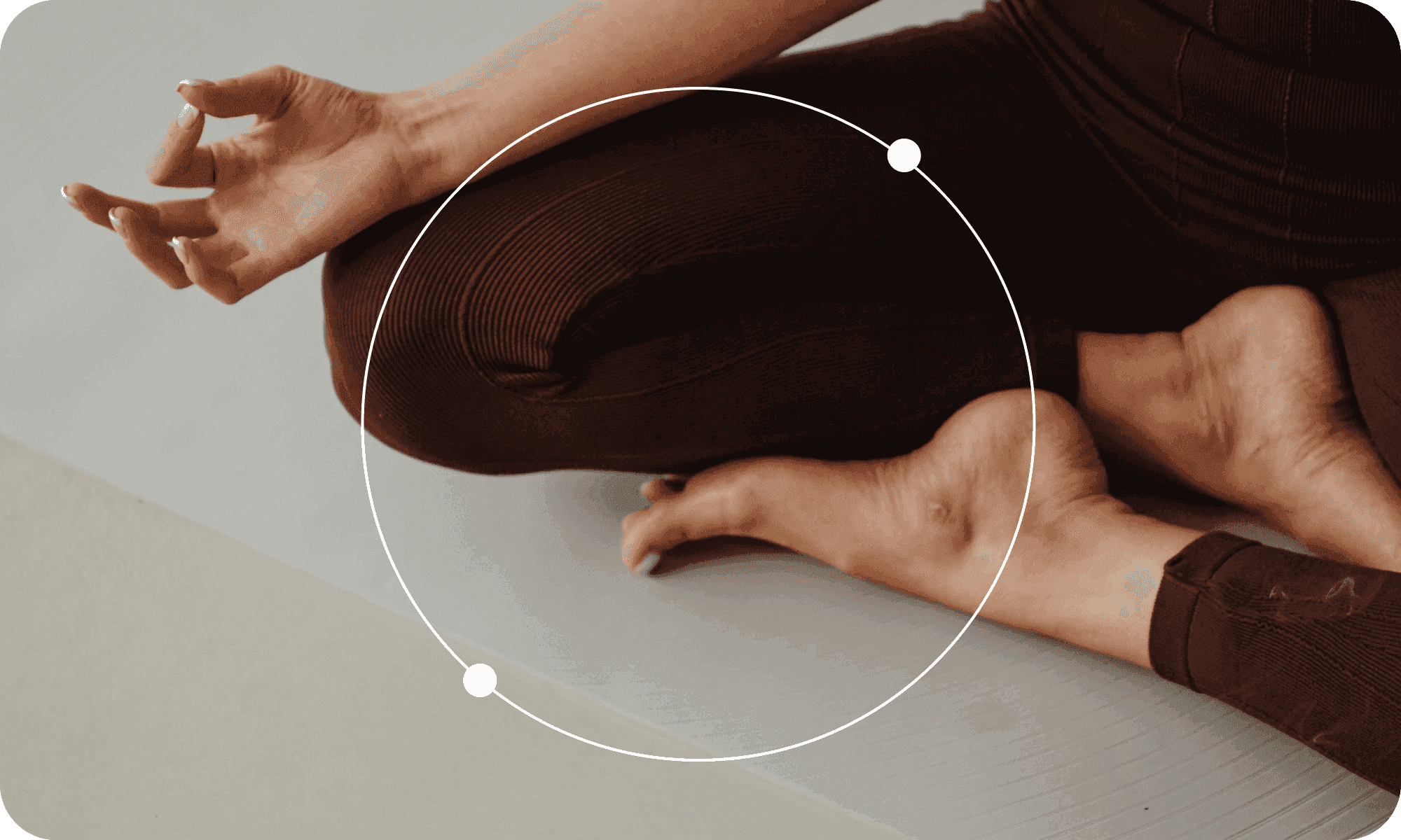 Meditatie in de lotushouding, waar je een lezing kunt krijgen van een spirituele adviseur Photo - Meditatie in de lotushouding, waar je een lezing kunt krijgen van een spirituele adviseur