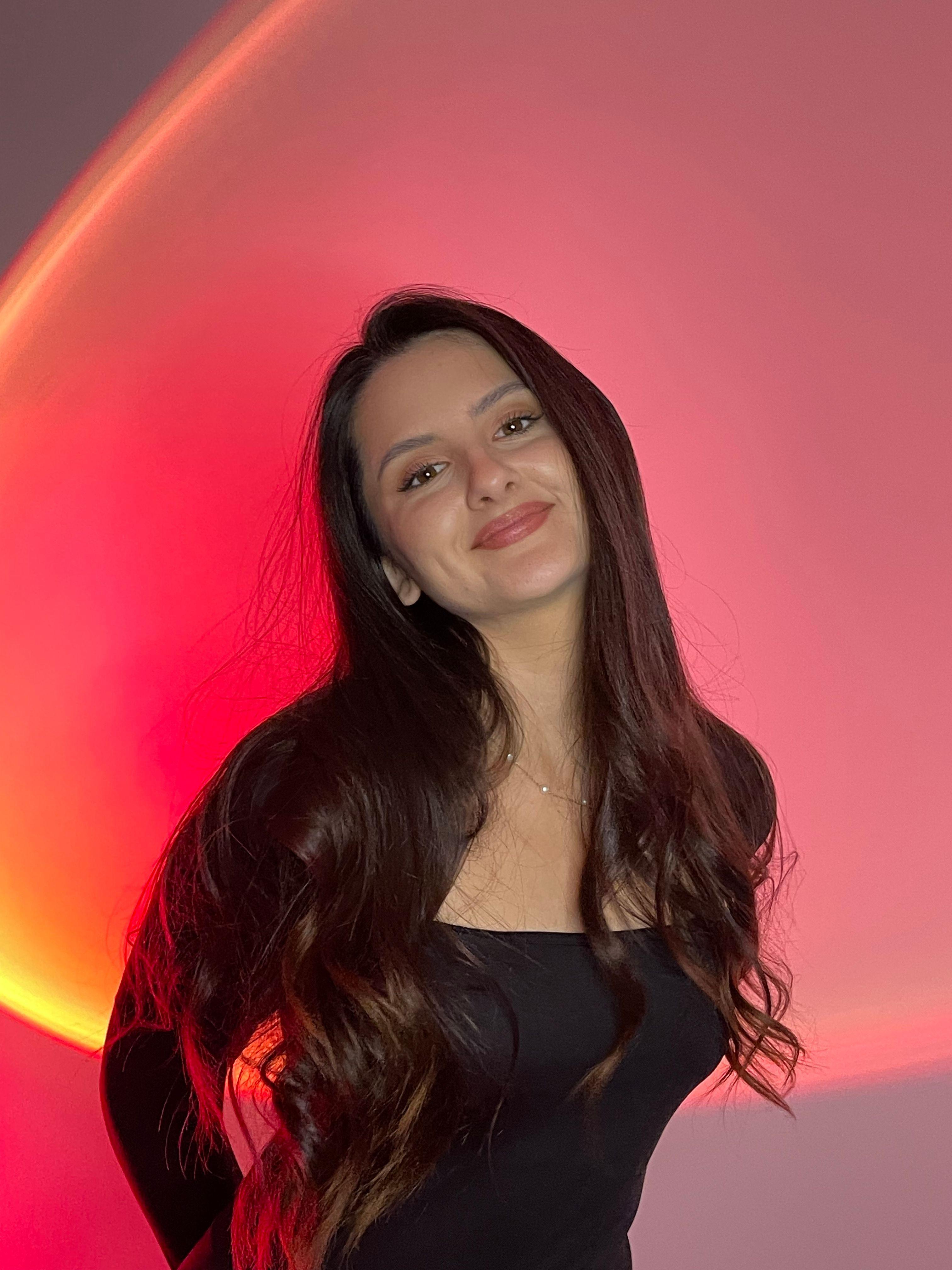 Spiritueel adviseur Polina Arituinian, zoals gebruikt op de pagina's van de website van AskNebula Photo - Spiritueel adviseur Polina Arituinian, zoals gebruikt op de pagina's van de website van AskNebula