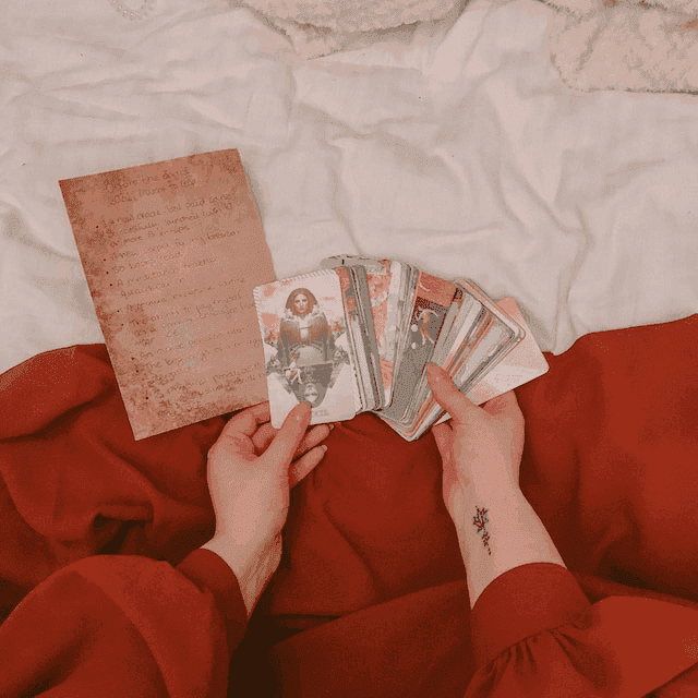 Tarot lezen voor iemand die er niet bij is, als illustratie bij dit artikel op de blog van AskNebula Photo - Tarot lezen voor iemand die er niet bij is, als illustratie bij dit artikel op de blog van AskNebula