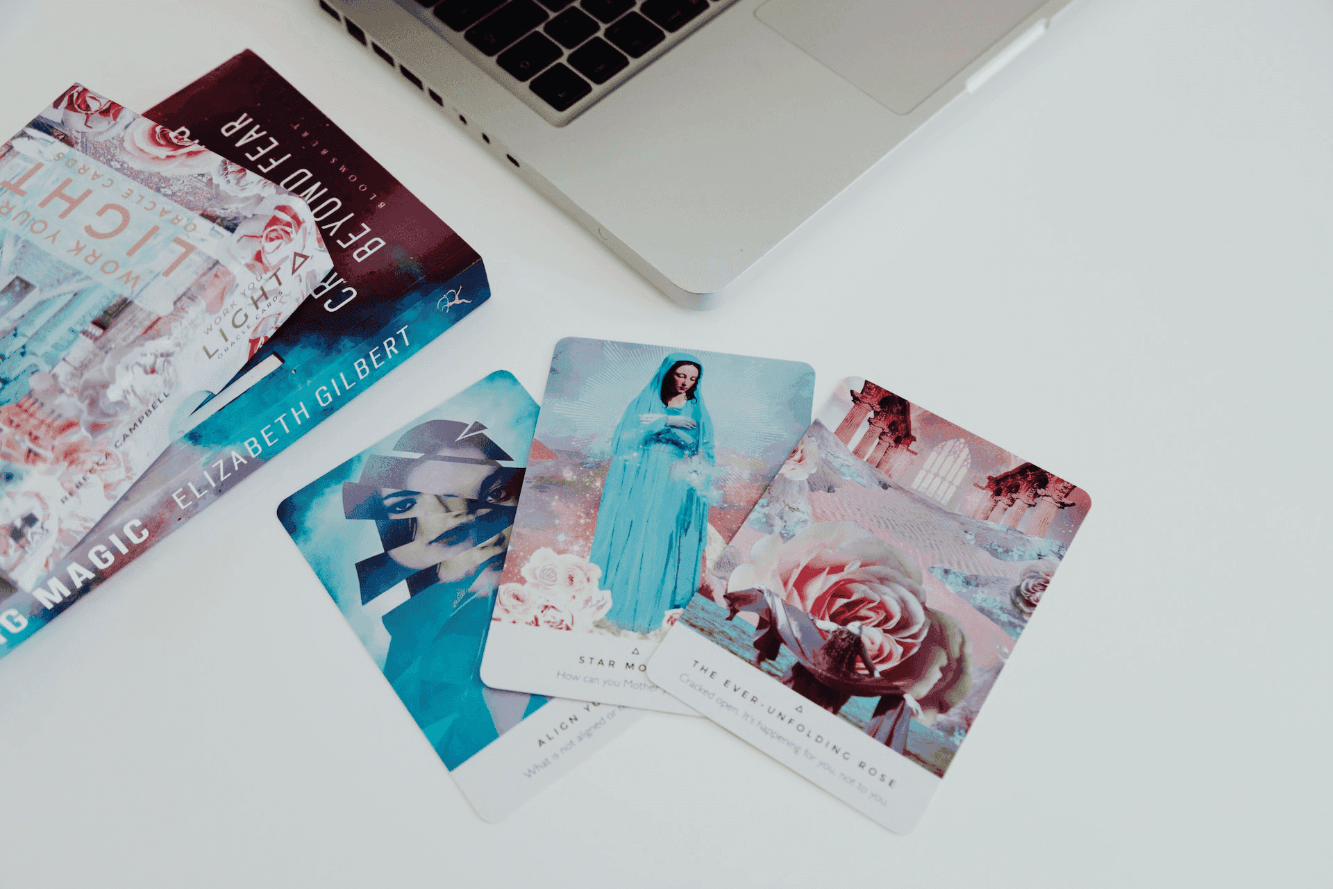 Een tarotlegging die de gedachten van je partner onthult, te zien in het artikel op AskNebula Photo - Een tarotlegging die de gedachten van je partner onthult, te zien in het artikel op AskNebula