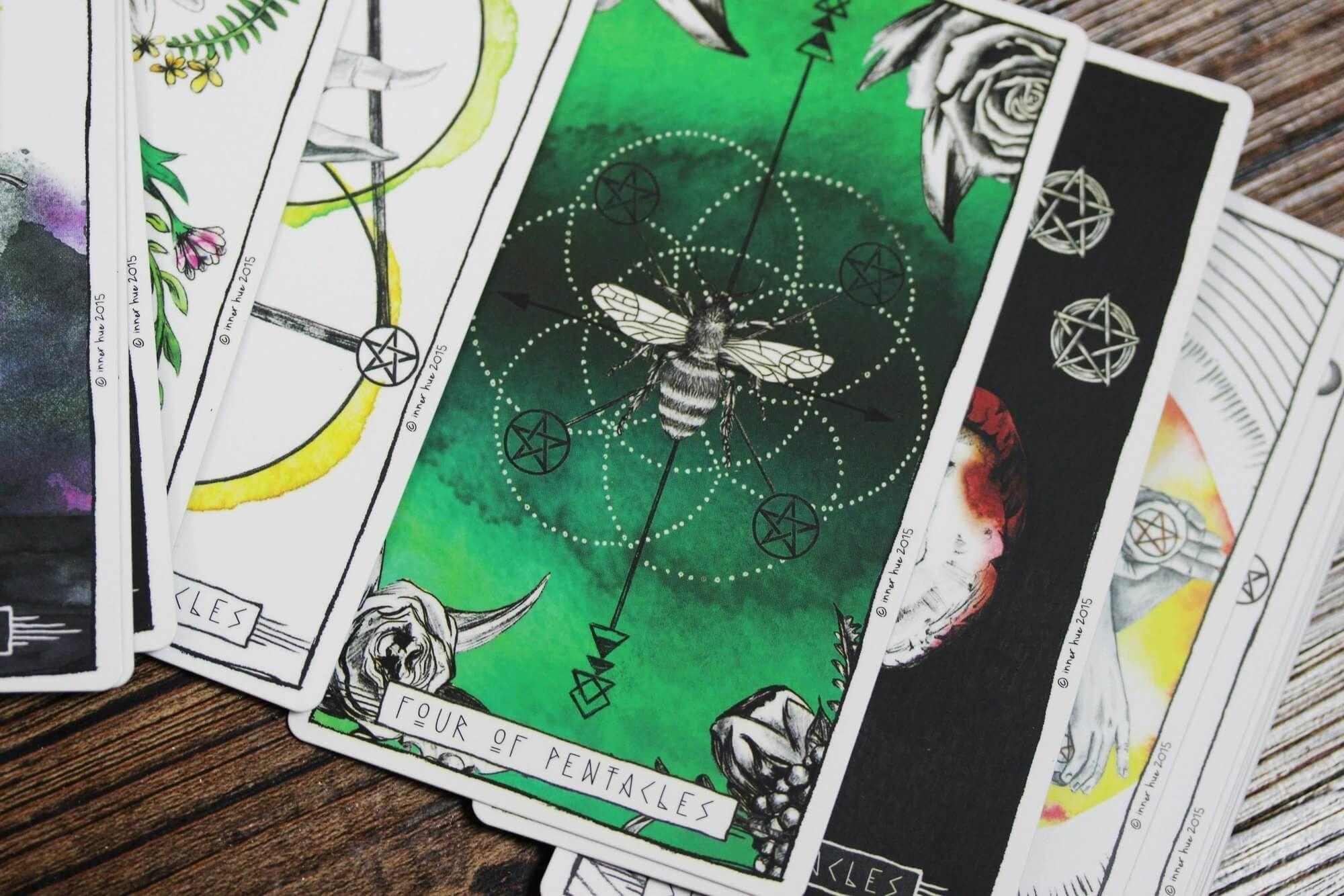 Een tarotlegging voor helderheid over een toxische relatie, te zien in het artikel op AskNebula Photo - Een tarotlegging voor helderheid over een toxische relatie, te zien in het artikel op AskNebula