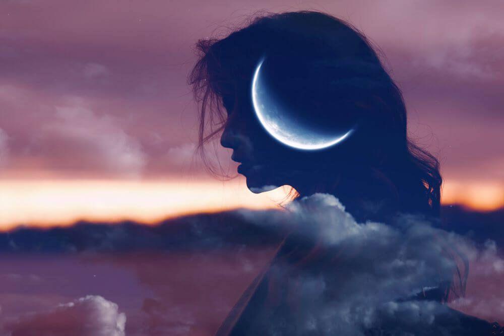 Een tarotlegging met vijf kaarten voor droomuitleg, te zien in het artikel op AskNebula Photo - Een tarotlegging met vijf kaarten voor droomuitleg, te zien in het artikel op AskNebula