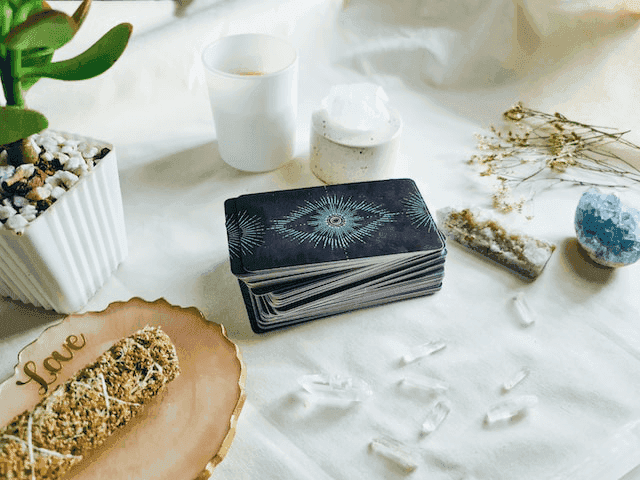 Tarotleggingen gebruiken om zielsverbindingen te begrijpen, te zien in het artikel op AskNebula Photo - Tarotleggingen gebruiken om zielsverbindingen te begrijpen, te zien in het artikel op AskNebula