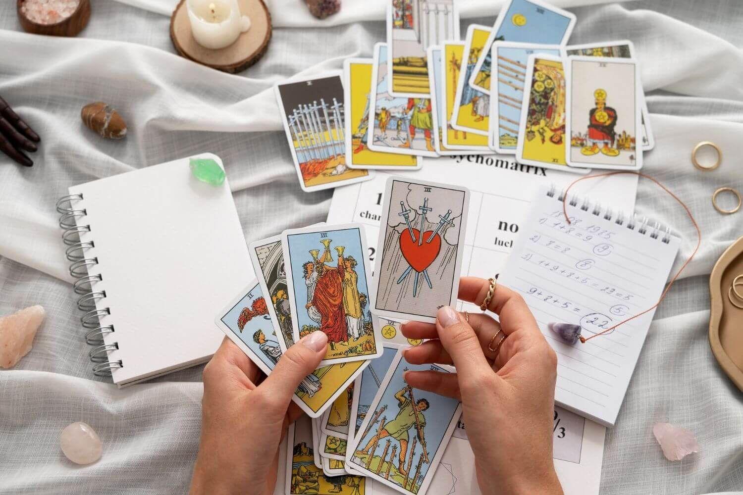 Een verzoeningslegging met vijf tarotkaarten voor vergeving en verder gaan, in het blogartikel Photo - Een verzoeningslegging met vijf tarotkaarten voor vergeving en verder gaan, in het blogartikel